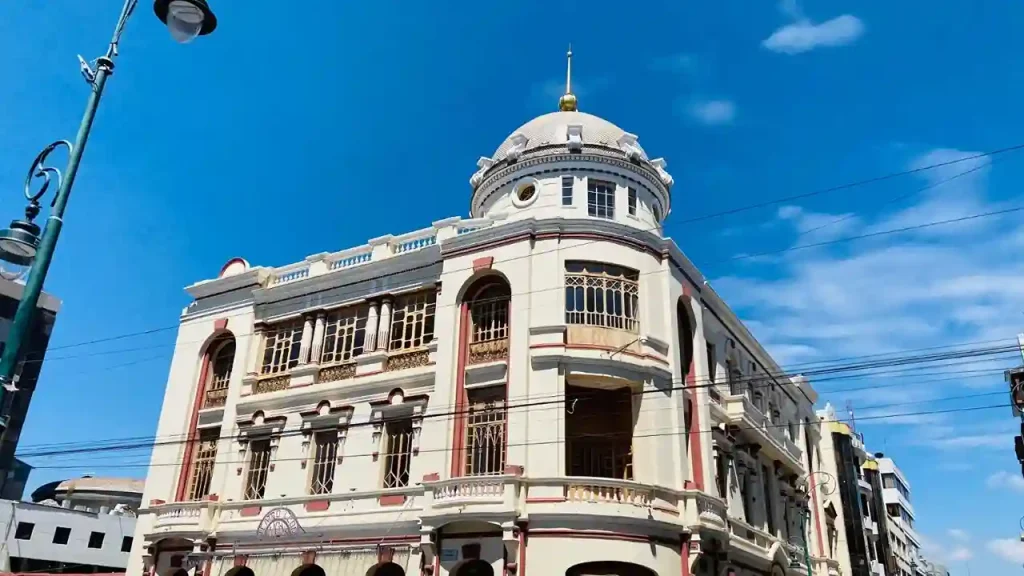 Cómo alquilar el Teatro León en Riobamba