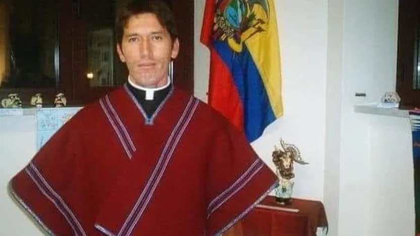 Encuentran carro incinerado del sacerdote Enrique Arcos en Quito