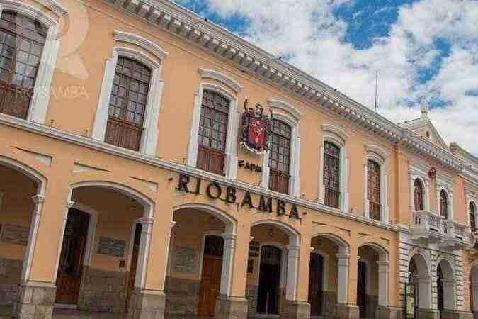 Entidades públicas trabajan con normalidad pese a cortes de luz