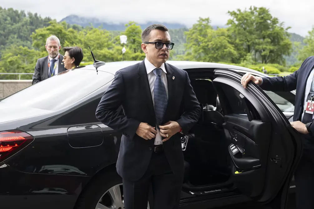 Noboa retira impuesto a todos los carros y propone tributo