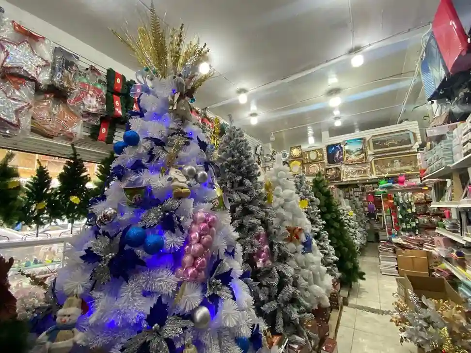 Navidad: Decoraciones y ventas ya en el comercio local.