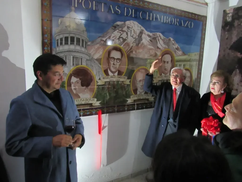 Riobamba cuenta con el mural de los poetas de Chimborazo, la obra fue donada por el agrupación cultural Ateneo de Chimborazo