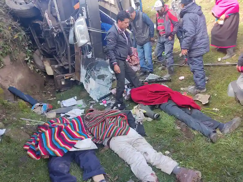 Padre e hijo mueren en un trágico accidente en Guamote. Iba a cobrar el bono, y su hijo lo acompañó. También murió otro adulto mayor