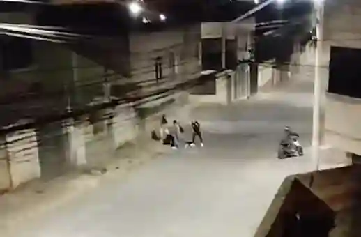 Los delincuentes primero los pasaron 'sondeando', regresaron, amedrentaron, robaron e hirieron 2 de los jóvenes