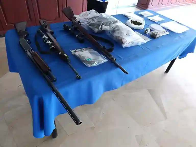 La Subzona 'Chimborazo N°6' de la Policía Nacional aprehendió a 10 ciudadanos y habló de muerte, en una rueda de prensa dada en su Casino