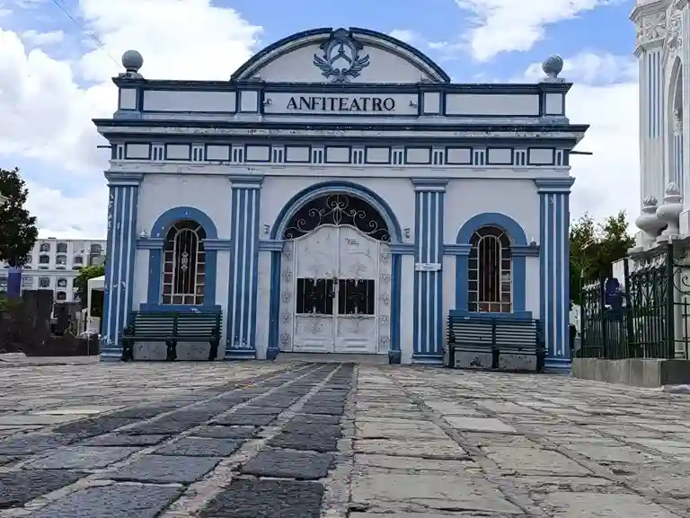 El cuerpo fue trasladado al Anfiteatro del Cementerio General de Riobamba para la autopsia de ley
