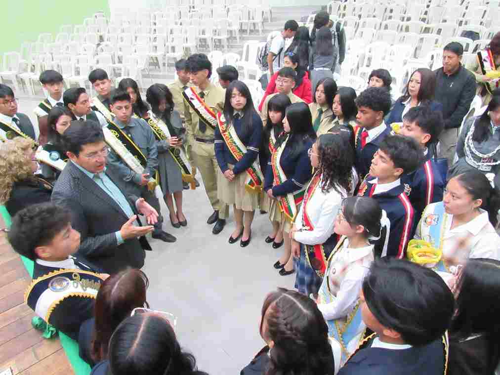 Riobamba solucionaría el problema de basura a través del reciclaje, el alcalde busca apoyo del sector estudiantil.