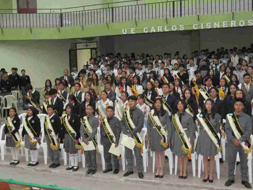Riobamba: la Unidad Educativa Carlos Cisneros posesionó al nuevo Consejo Estudiantil para el periodo 2024-2025