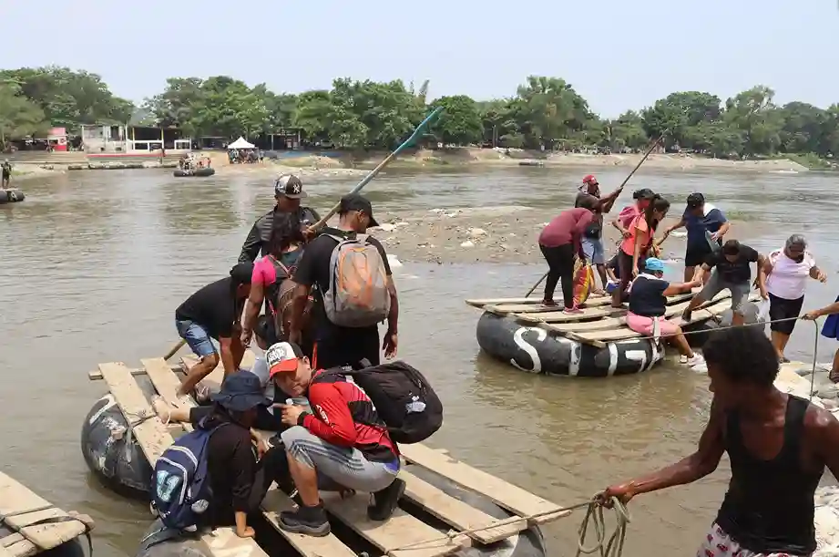 Las balsas son muy utilizadas en el paso de la frontera Guatemala - México