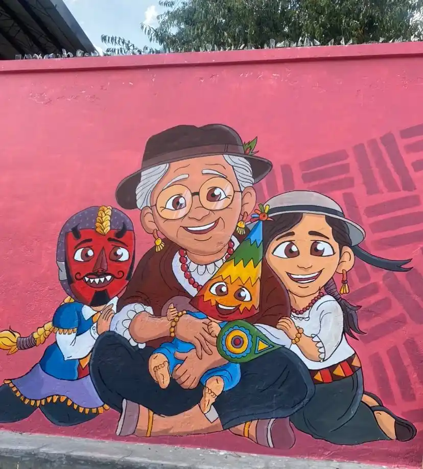 Personajes de la cultura riobambeña inmortalizados en murales.