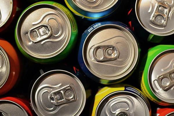 ¿Cúales son los riesgos del consumo de bebidas energéticas?