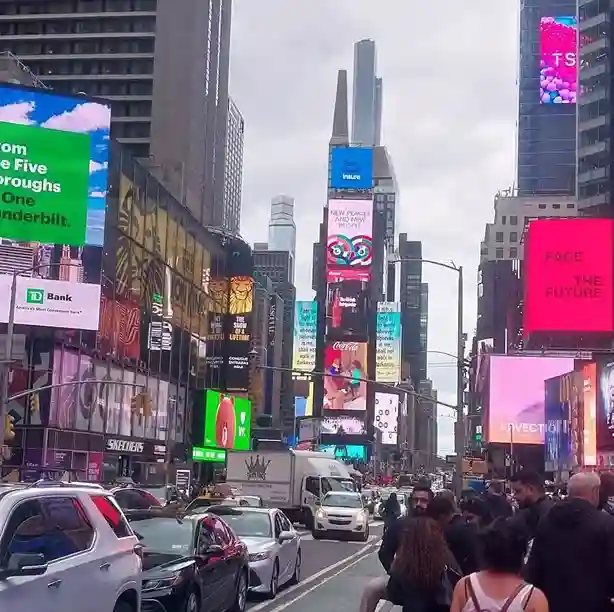 El riobambeño afirma que Nueva York es una ciudad muy cara, y que, muchas veces, 'el ecuatoriano es el peor enemigo del ecuatoriano'