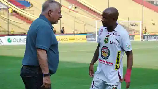 El DT paraguayo Ever Hugo Almeida recomendó la renovación del ariete Mathías Alexander Acuña Maciel