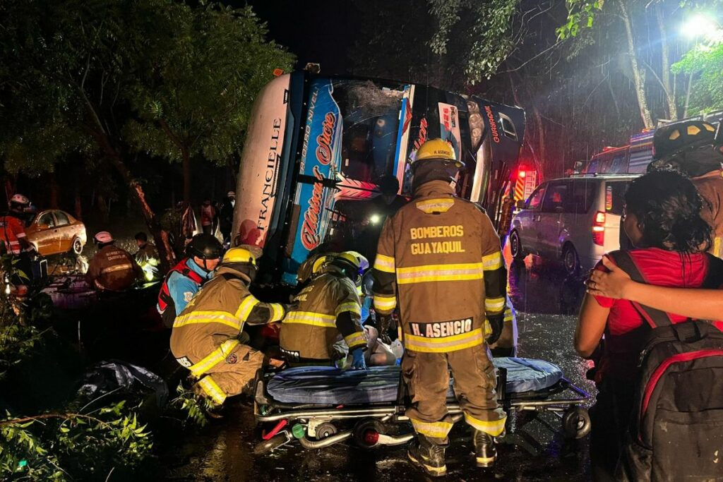 9 muertos y 52 heridos en accidente en la vía a la Costa