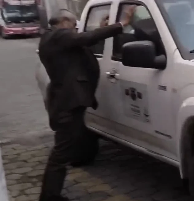 Camioneta de la Prefectura usada por conductor ebrio