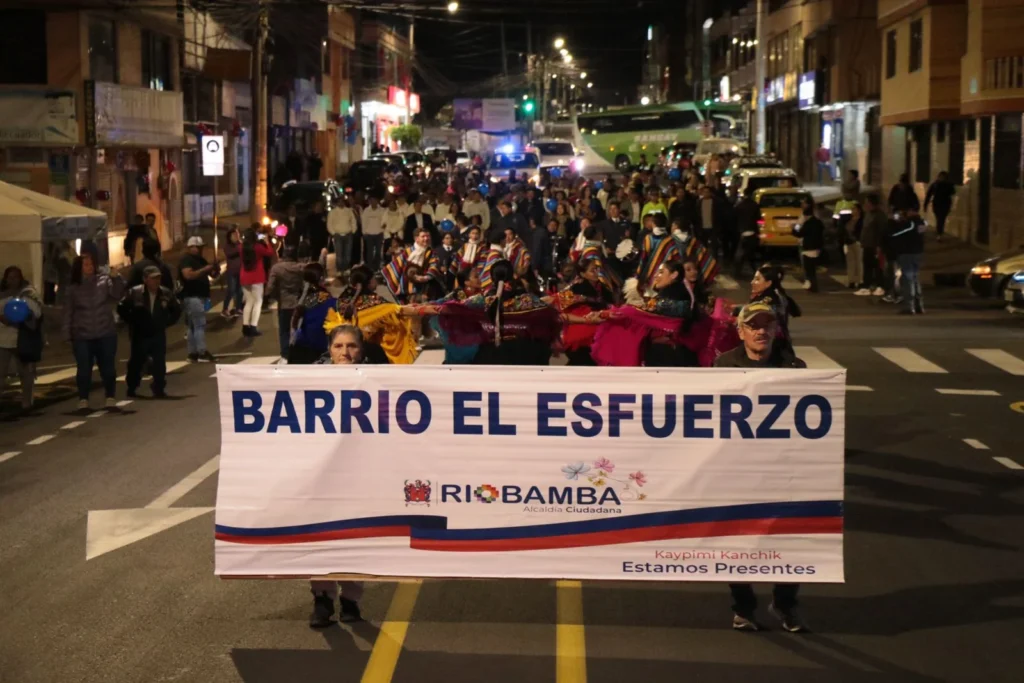 Municipio entregó obra de reasfaltado en barrios orientales de Riobamba. Vecinos de los barrios Bolívar Chiriboga y Pueblo Unido asistieron