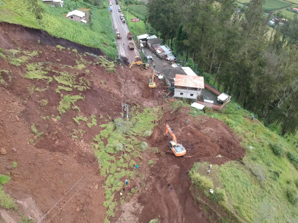 Vía Guaranda, Chimbo cerrada por deslizamiento de Tierra