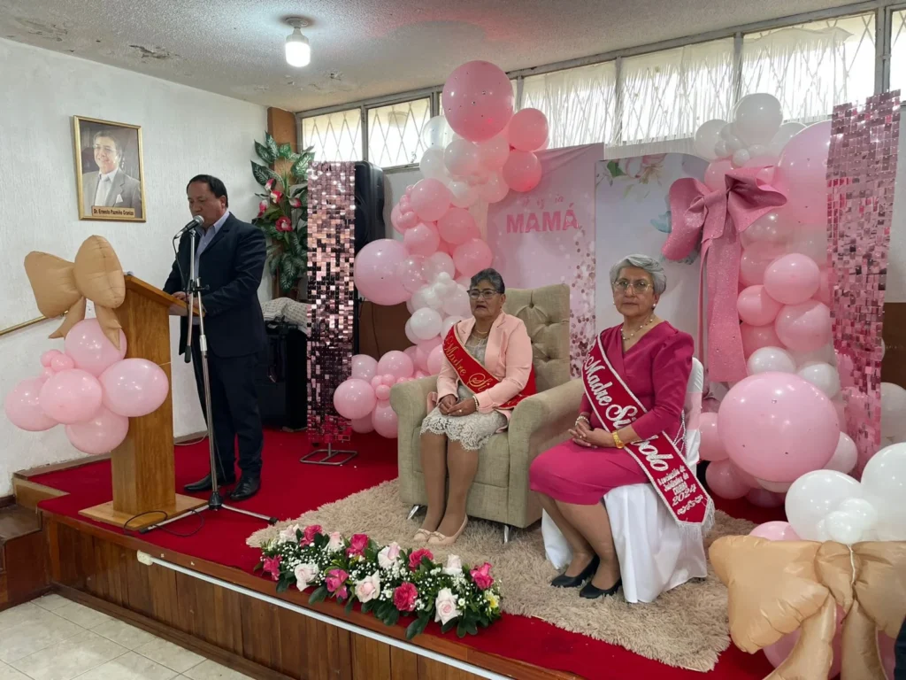 Inés Veloz es elegida madre símbolo en Chimbo.