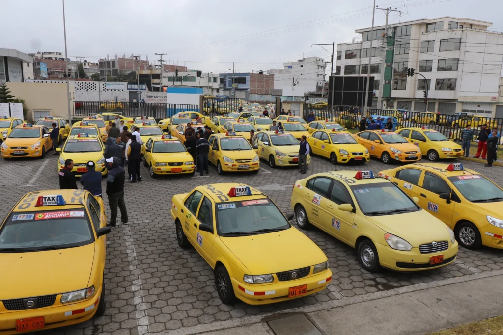 Alcalde de Riobamba afirma no haber entregado cupos de taxis