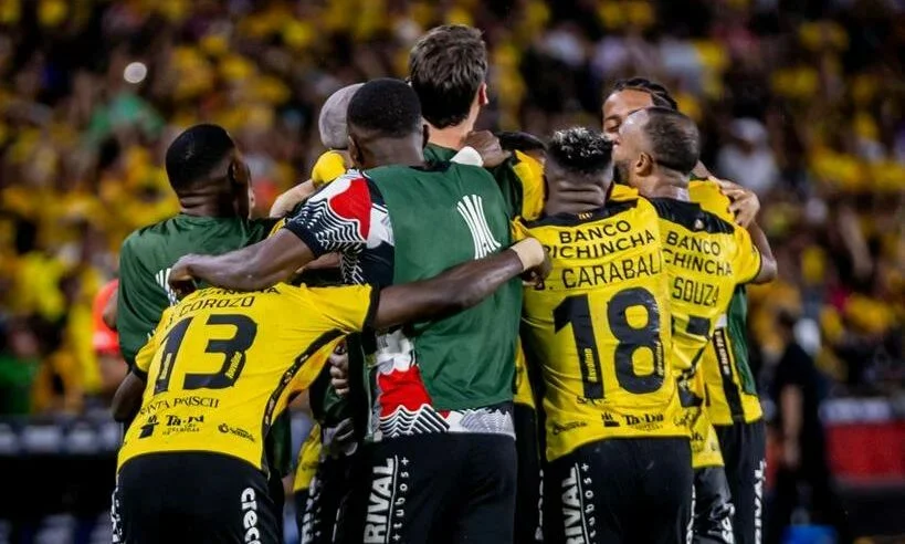 Copa Libertadores: Barcelona SC recibe a Universitario de Perú.