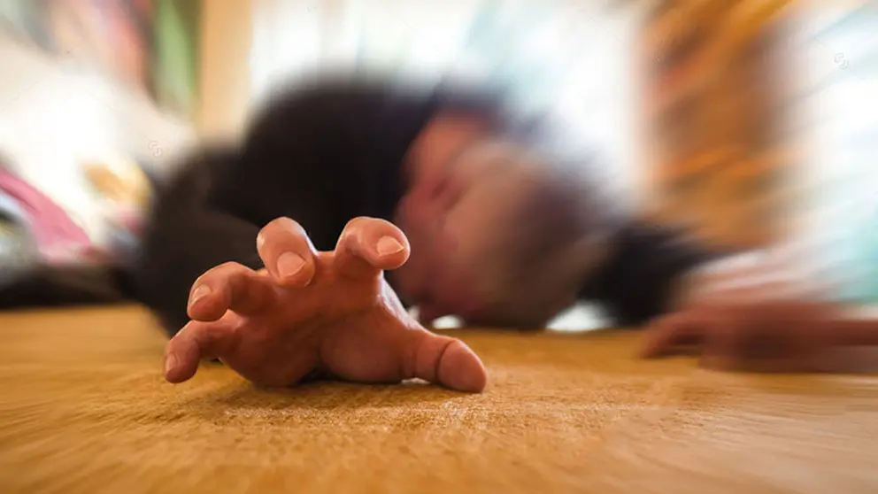 Hombre de 40 años murió tras caer y golpearse la duramente la cabeza en Riobamba. Policía Nacional tomó el debido procedimiento