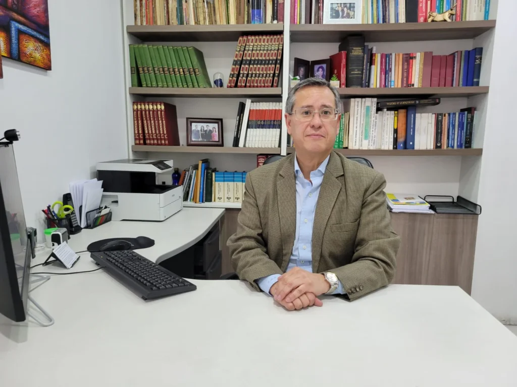 Dr. Pablo Muñoz, notario séptimo del Cantón Riobamba