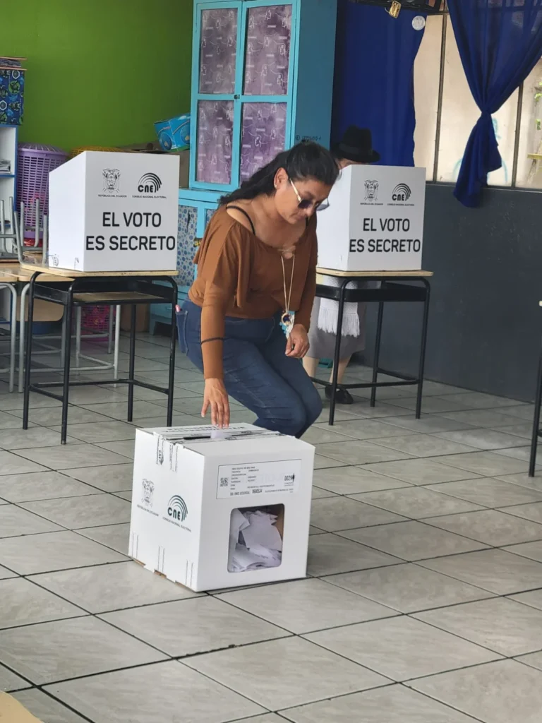 Rossana Mendoza ejerció su derecho al voto con la esperanza de mejores días