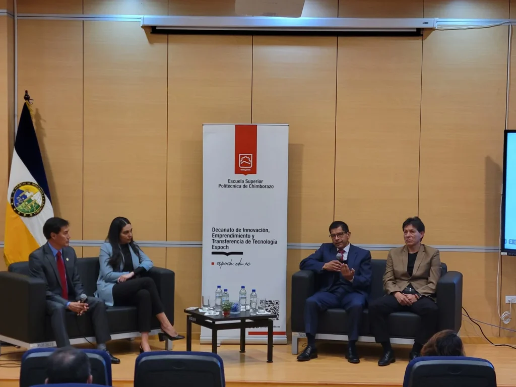 La Espoch podría generar política pública con Estado y empresarios. En foro científico se abordó propuestas para apostar al desarrollo