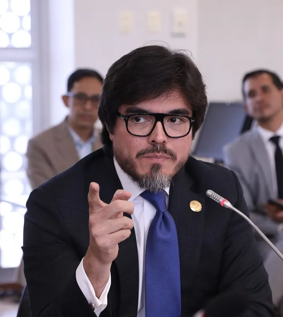 Gobierno de Noboa explora vías para cambiar la Constitución
