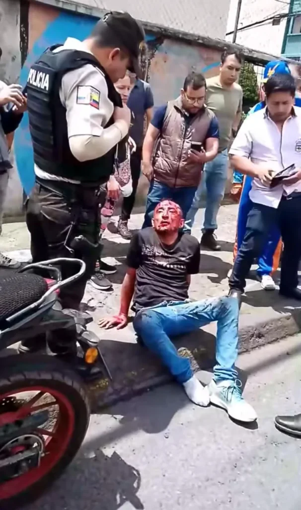 Hombre intentó asaltar en un bus en Ambato y recibió una paliza.