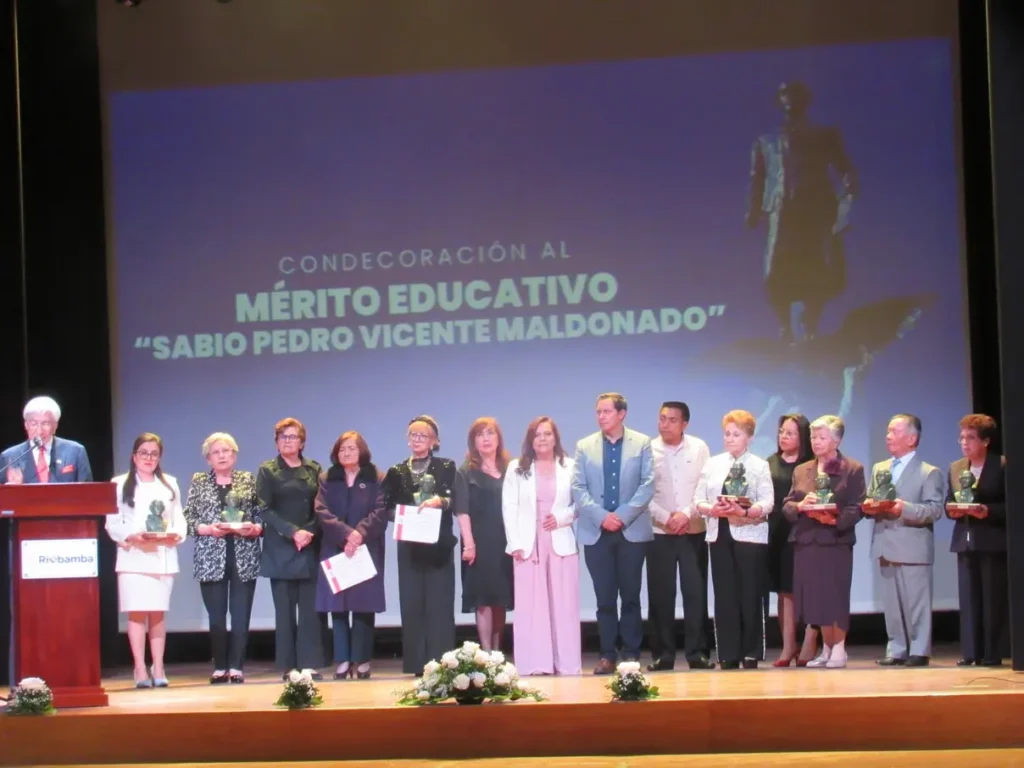 Reconocimientos por Día del Maestro Ecuatoriano