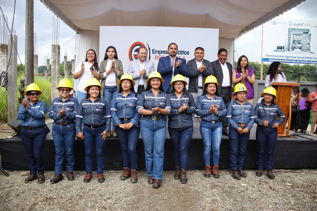 Mujeres linieras de la EERSA rompen estereotipos