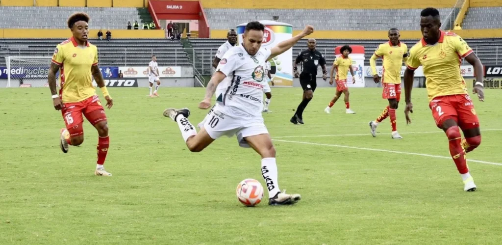 LigaPro: Mushuc Runa y Manta contra el arbitraje de la fecha 10.