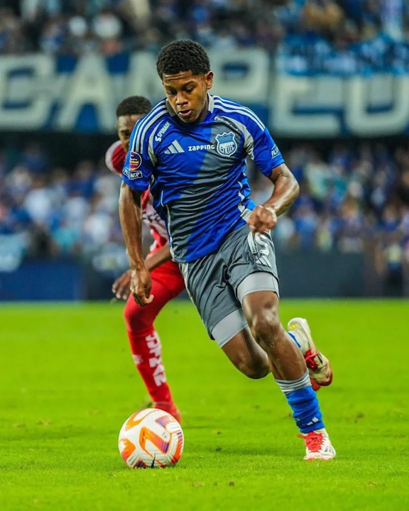 Emelec cayó en el debut de una nueva promesa de 15 años.