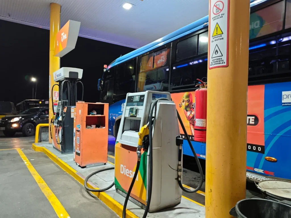Nuevo precio de gasolina en Ecuador del mes de abril. El 12 de cada mes se ajusta el precio del combustible.