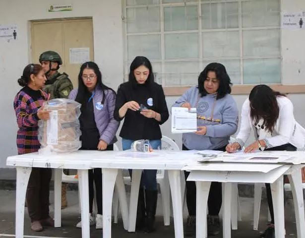 CNE Cotopaxi: simulacro electoral segunda vuelta 2025.