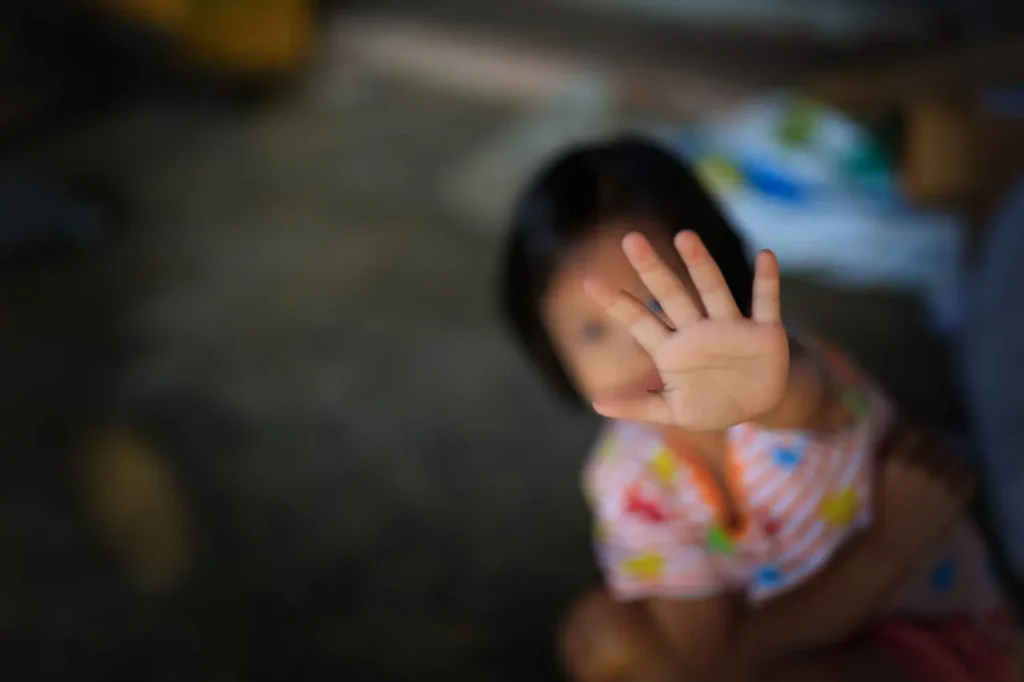 Una inocente niña de solo 3 años sería víctima de violación en Riobamba. La menor quedó 'al cuidado' de la 'confiable' expareja de la madre