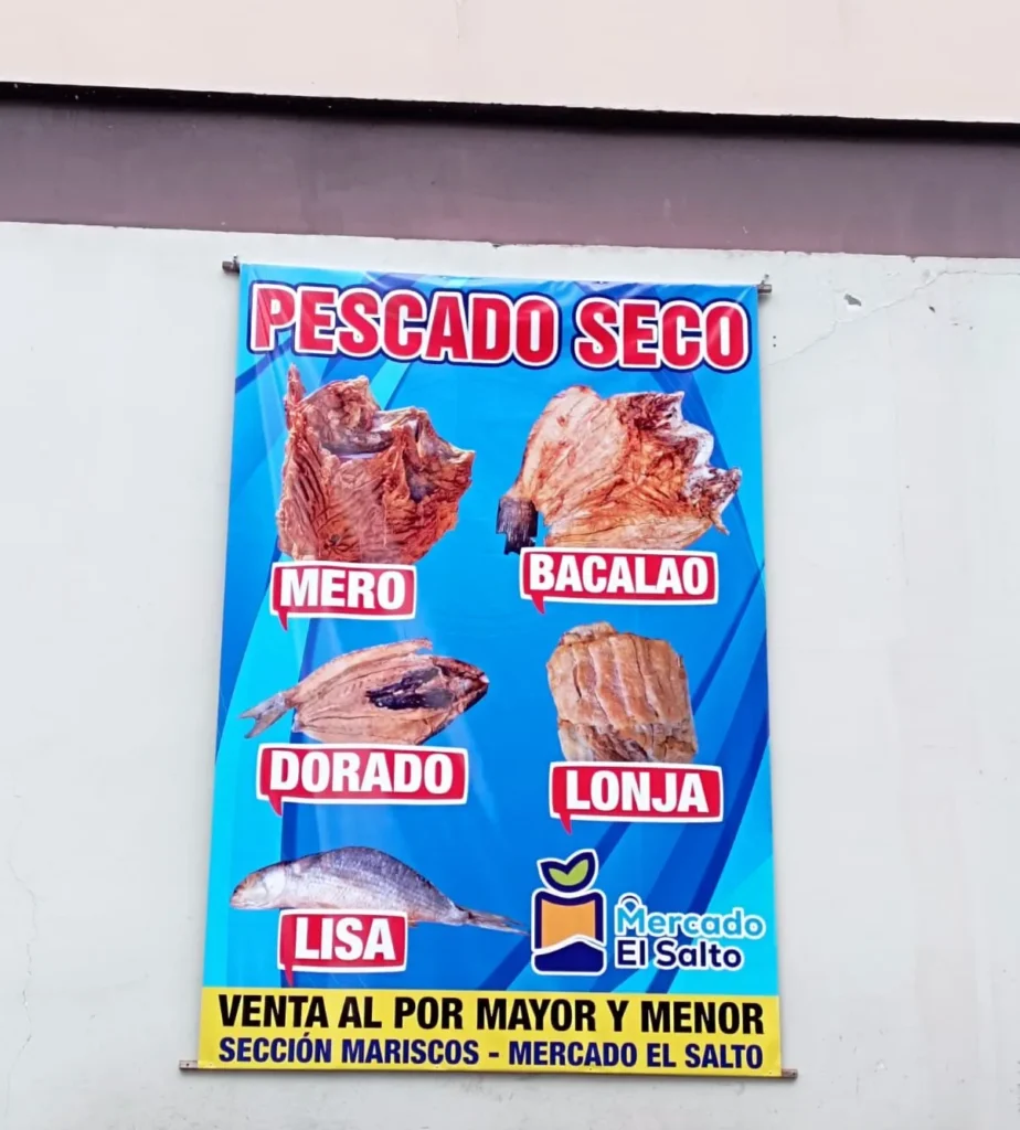 Venta de pescado seco en mercado cerrado El Salto.