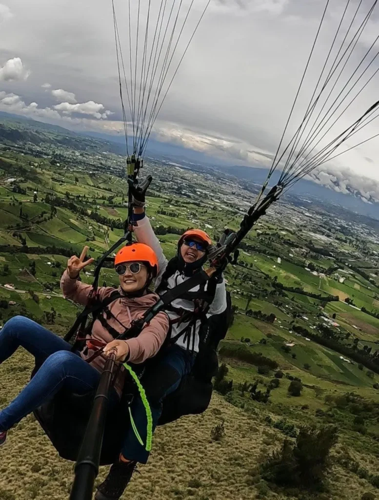 Los vuelos en parapente del Aeroclub Cotopaxi son una experiencia única.
