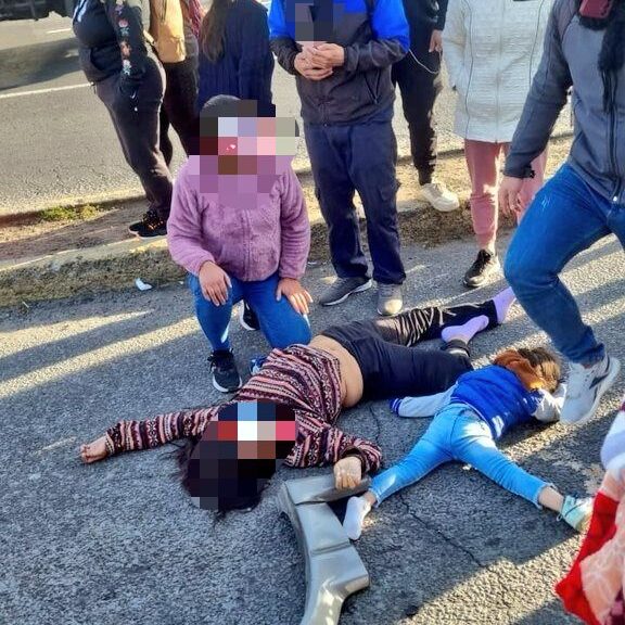 Mujer y su hija de tres años murieron atropelladas por un carro