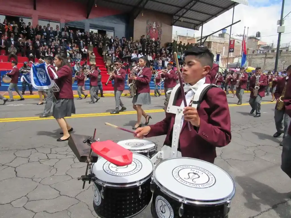 Riobamba: desfile cívico abre San Felipe y cierra Maldonado
