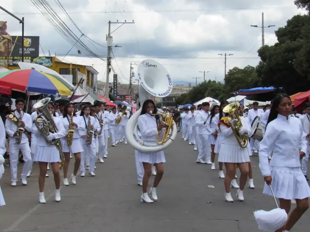 Riobamba organizó desfile cívico por la Batalla de Tapi