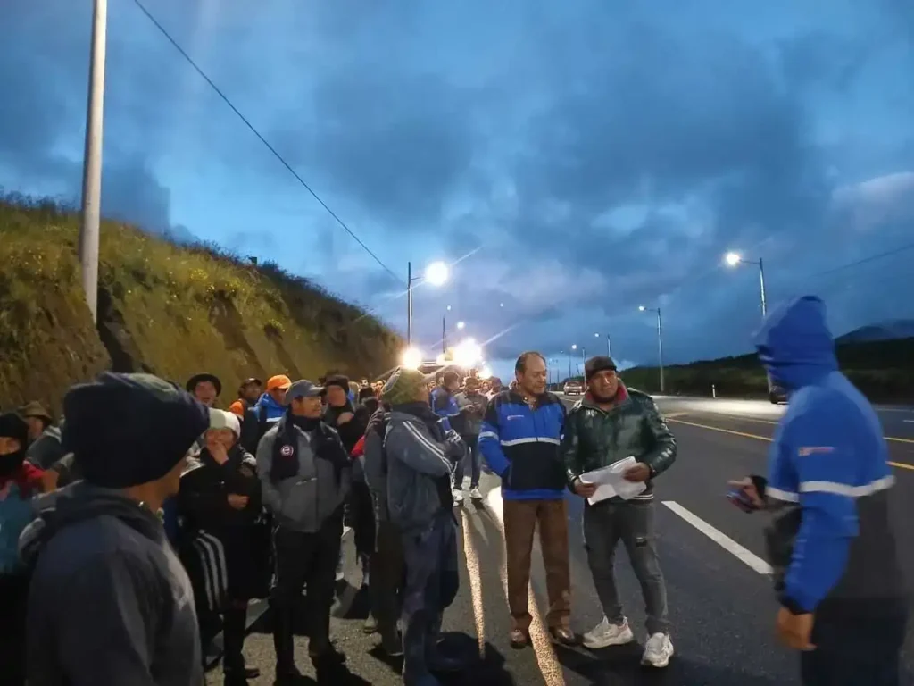 EERSA iluminó tramo de la carretera Riobamba-Ambato