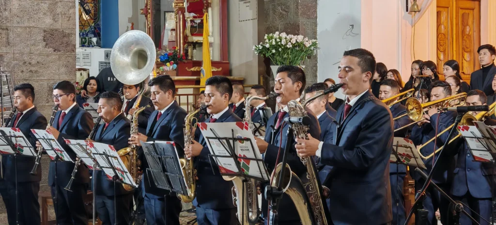 Música sacra emocionó corazones en Guanujo Bolívar, durante un histórico concierto cultural de Semana Santa.