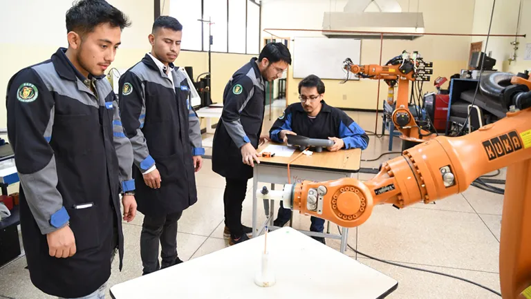 La maestría está dirigida a profesionales en carreras como ingeniería mecánica, electrónica, electromecánica y afines.