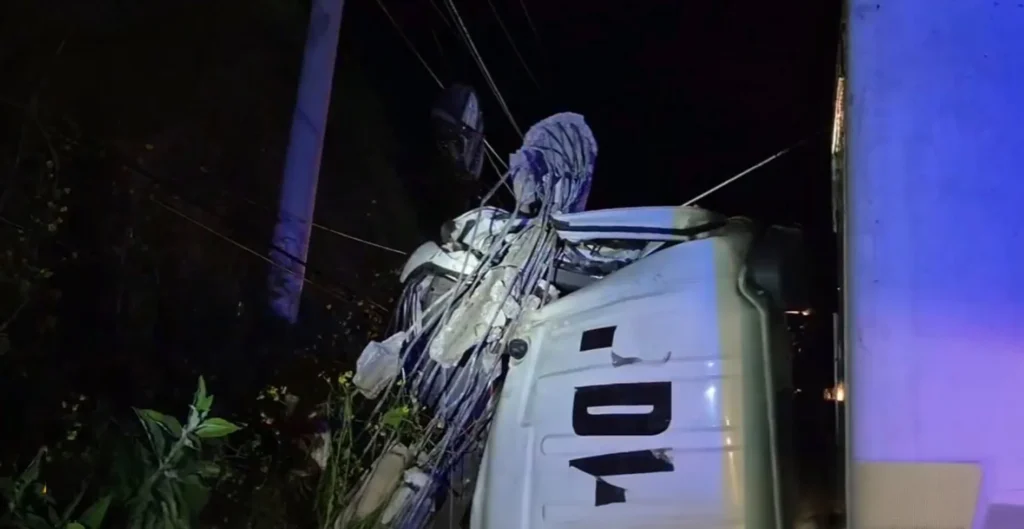 Accidente en vía Guaranda-Chimbo causa alarma comunitaria.