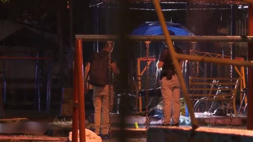 Sicarios dejan cinco muertos y tres heridos en un parque
