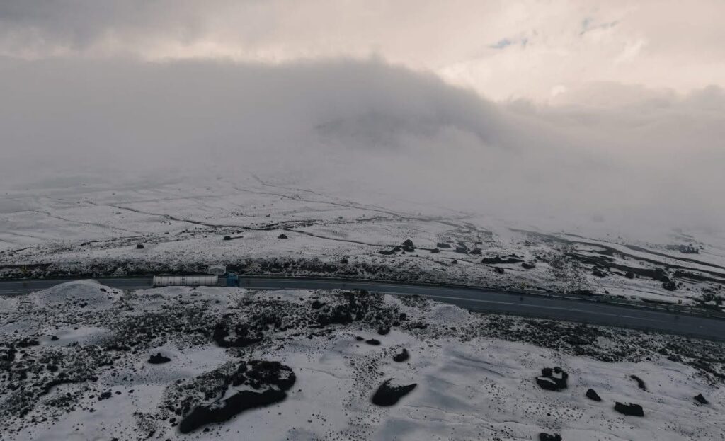 Caída de nieve y granizo afecta la vía Ambato-Guaranda