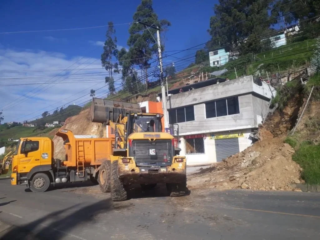 Derrumbe en Guaranda afecta vivienda La Merced baja