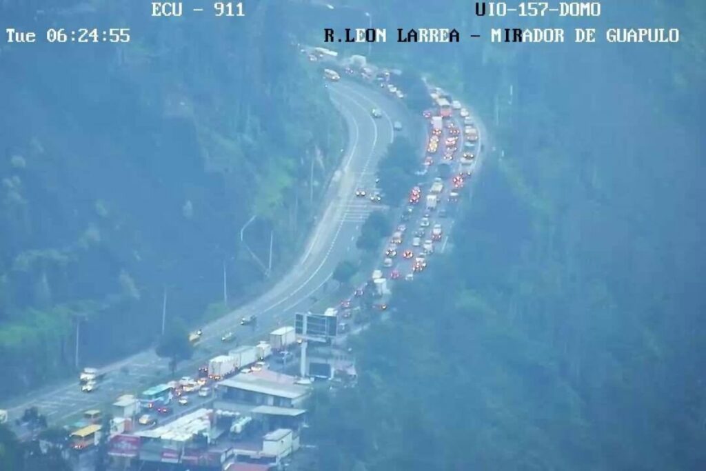 Cierre vial en la Simón Bolívar por accidente de tránsito